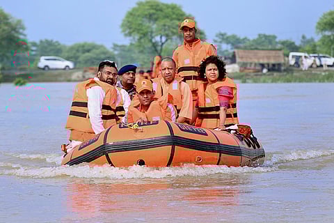Adityanath inspects flood-affected areas